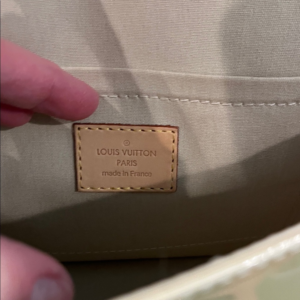 Louis Vuitton Monogram crossbody Vernis Bellflower GM bag - Picture 5 of 13